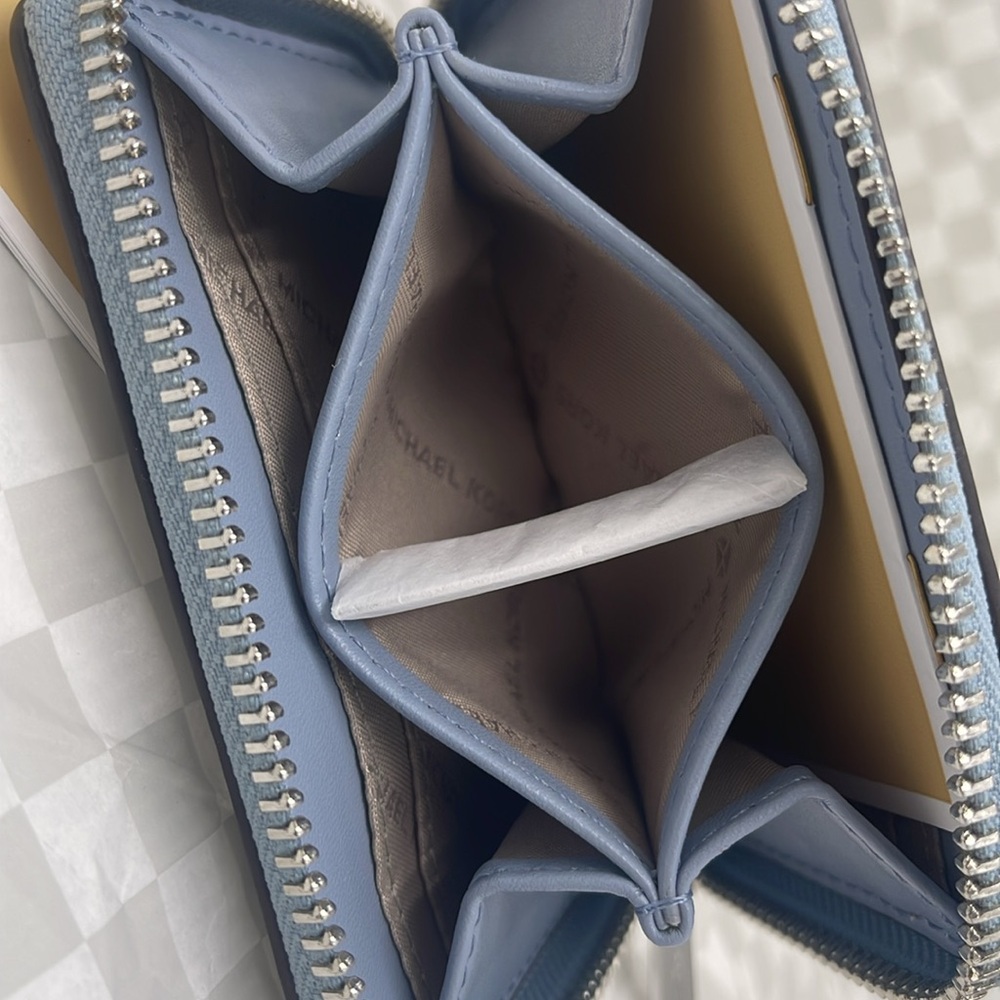 Michael Kors Jet Set Travel Md Zip Around Color-Block Wallet Card Case
Pale Bl - Picture 8 of 12